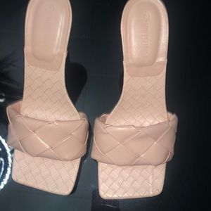 Nude slip on sandal 👡